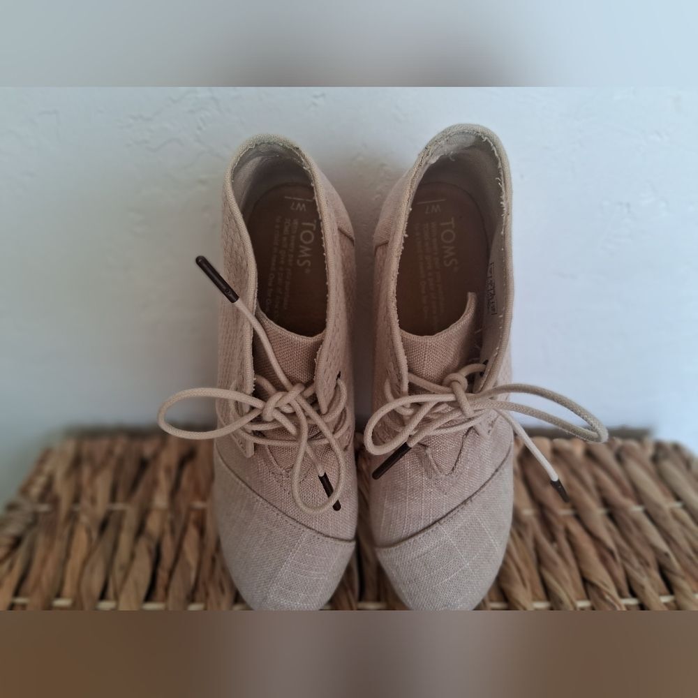 TOMS Sz W7 Neutral Linen Lace-Up Wedge Ankle Booties - Picture 5 of 7